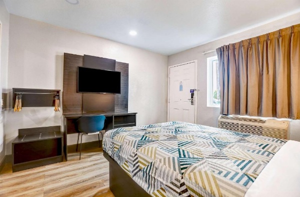 Motel 6-San Bernardino, CA - South image 12