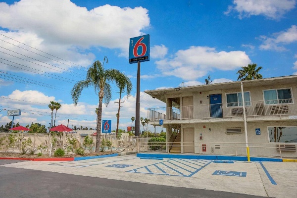 Motel 6-San Bernardino, CA - South image 4